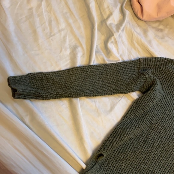 Hollister Green Longsleeve - Picture 7 of 10